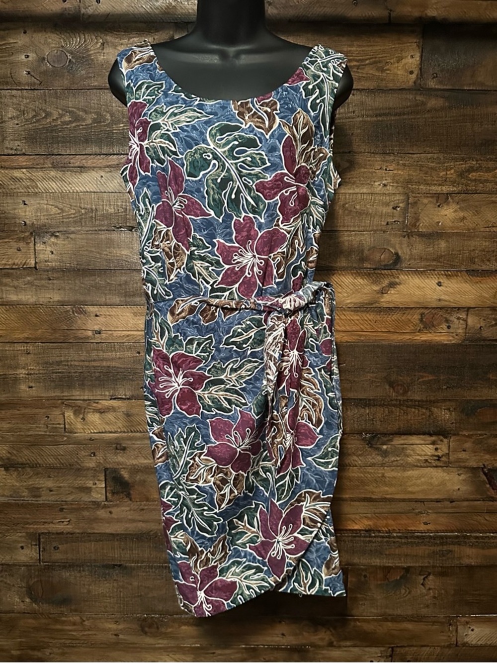 Hilo Hattie vintage Hawaiian floral wrap dress